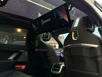 BMW 740 d xD M Sport Pano-Sky Experience-TV StHzg