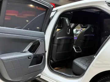 BMW 740 d xD M Sport Pano-Sky Experience-TV StHzg