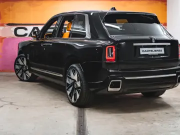 Rolls-Royce Cullinan CULLINAN BLACK BADGE