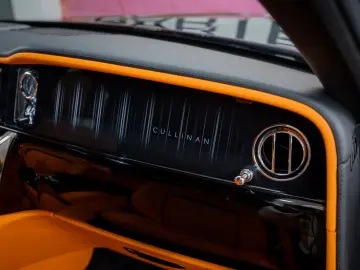 Rolls-Royce Cullinan CULLINAN BLACK BADGE