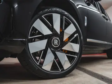 Rolls-Royce Cullinan CULLINAN BLACK BADGE