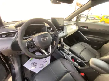 TOYOTA Corolla Cross 2.0-l-VVT-i Hybrid 688