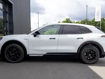 Porsche Cayenne Turbo Electric Panorama LED Matrix HUD S
