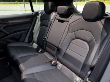 Porsche Cayenne Turbo Electric Panorama LED Matrix HUD S