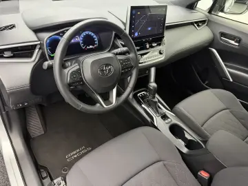 TOYOTA Corolla Cross 2.0 High Power Hybrid Active   Fab