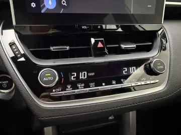 TOYOTA Corolla Cross 2.0 High Power Hybrid Active   Fab