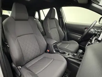 TOYOTA Corolla Cross 2.0 High Power Hybrid Active   Fab