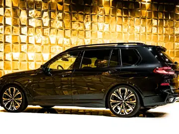 BMW X7 xDrive 40d   Sky Lounge   Bowers