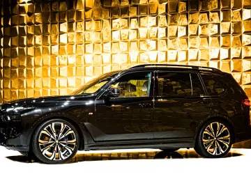 BMW X7 xDrive 40d   Sky Lounge   Bowers