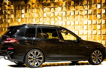 BMW X7 xDrive 40d   Sky Lounge   Bowers