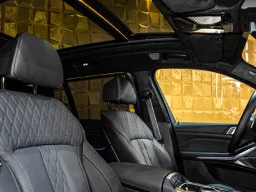 BMW X7 xDrive 40d   Sky Lounge   Bowers