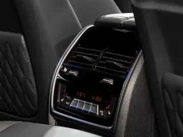 BMW X7 xDrive 40d   Sky Lounge   Bowers