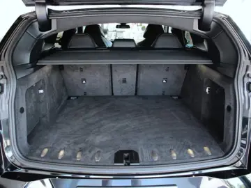 BMW XM (G09)  A-
