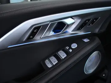 BMW XM (G09)  A-