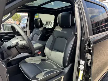 DODGE RAM 1500 Laramie Night   420 CP • 4x4 • PANO