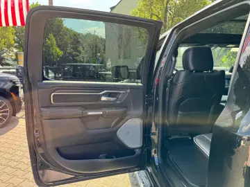 DODGE RAM 1500 Laramie Night   420 CP • 4x4 • PANO