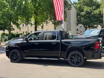 DODGE RAM 1500 Laramie Night   420 CP • 4x4 • PANO
