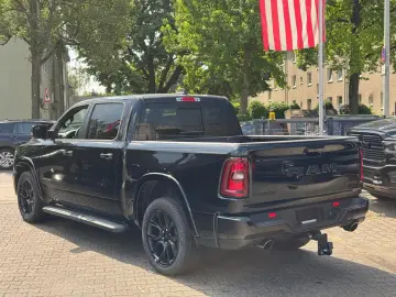 DODGE RAM 1500 Laramie Night   420 CP • 4x4 • PANO