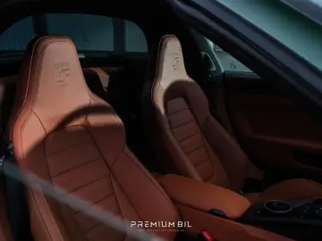 Porsche 911 Targa 4 GTS   VOLL AUSTATUNG   CARBON