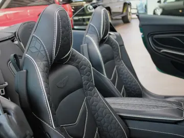 Aston Martin DBS Volante   V12 • 725 CP • RWD • 360
