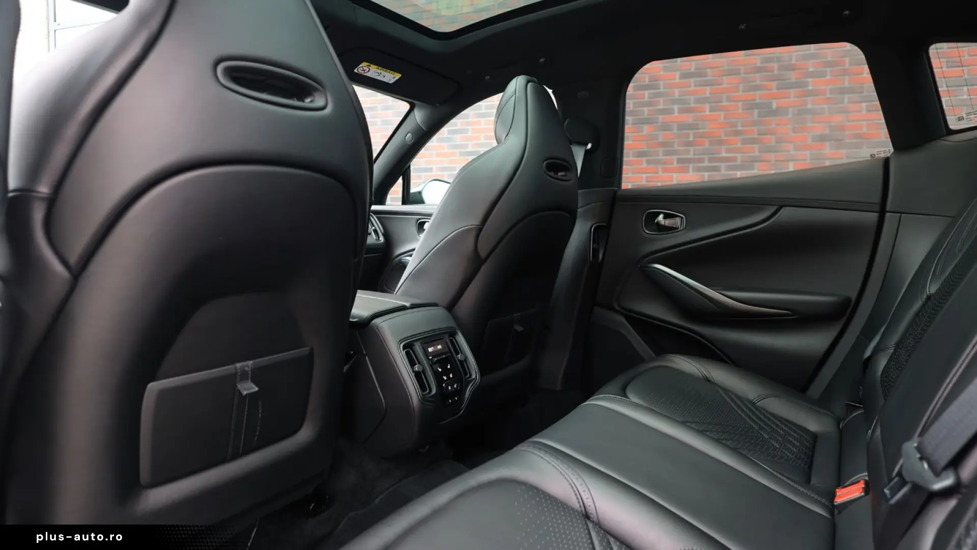Aston Martin DBX 4.0 V8   AWD • PANO • 360  • VENTILAȚIE