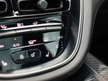 Aston Martin DBX 4.0 V8   AWD • PANO • 360  • VENTILAȚIE
