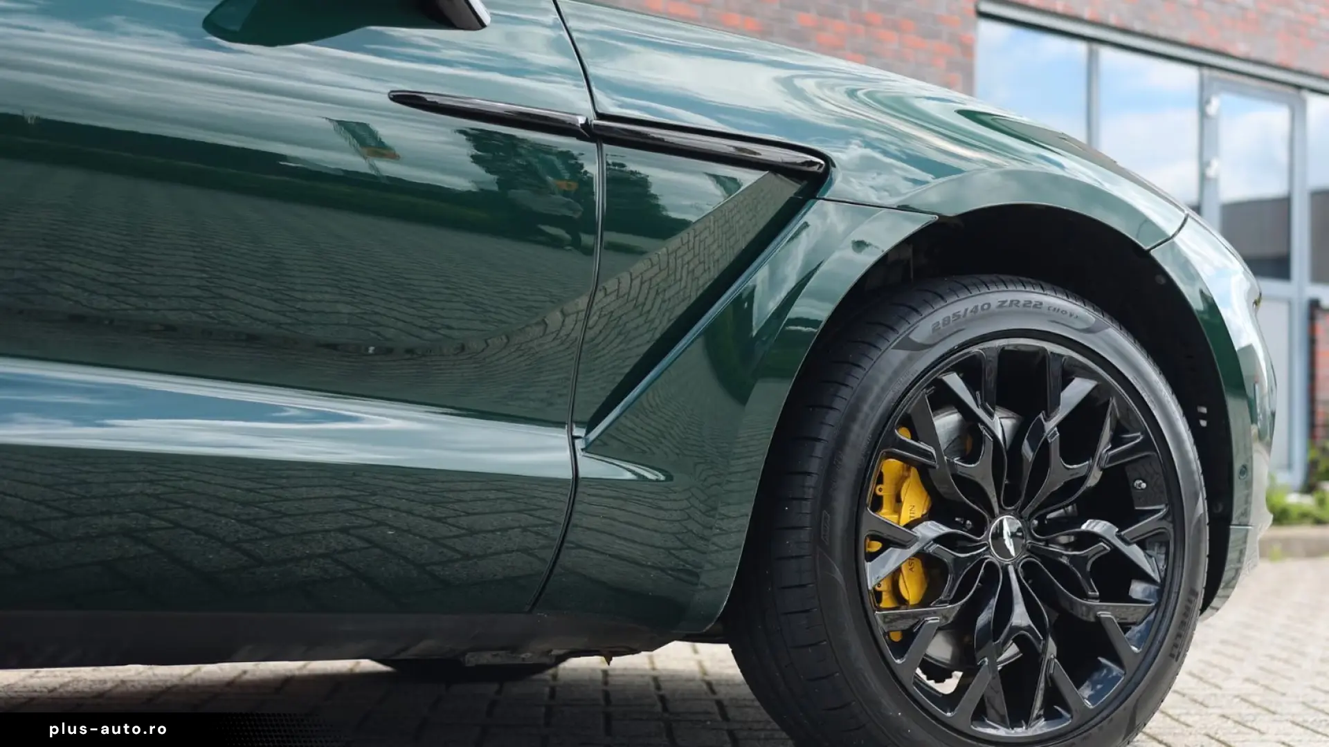Aston Martin DBX 4.0 V8   AWD • PANO • 360  • VENTILAȚIE