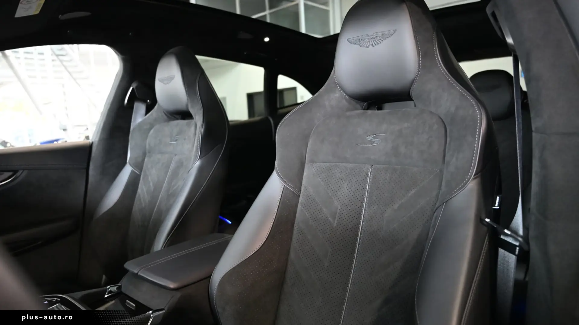 Aston Martin DBX S   727 CP • AWD • BOWERS & WILKINS • PANO