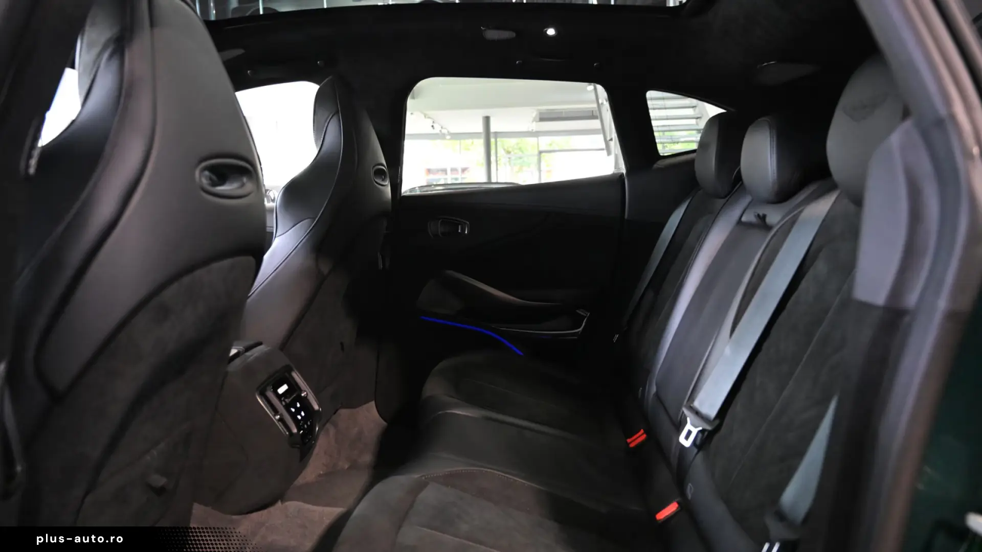 Aston Martin DBX S   727 CP • AWD • BOWERS & WILKINS • PANO