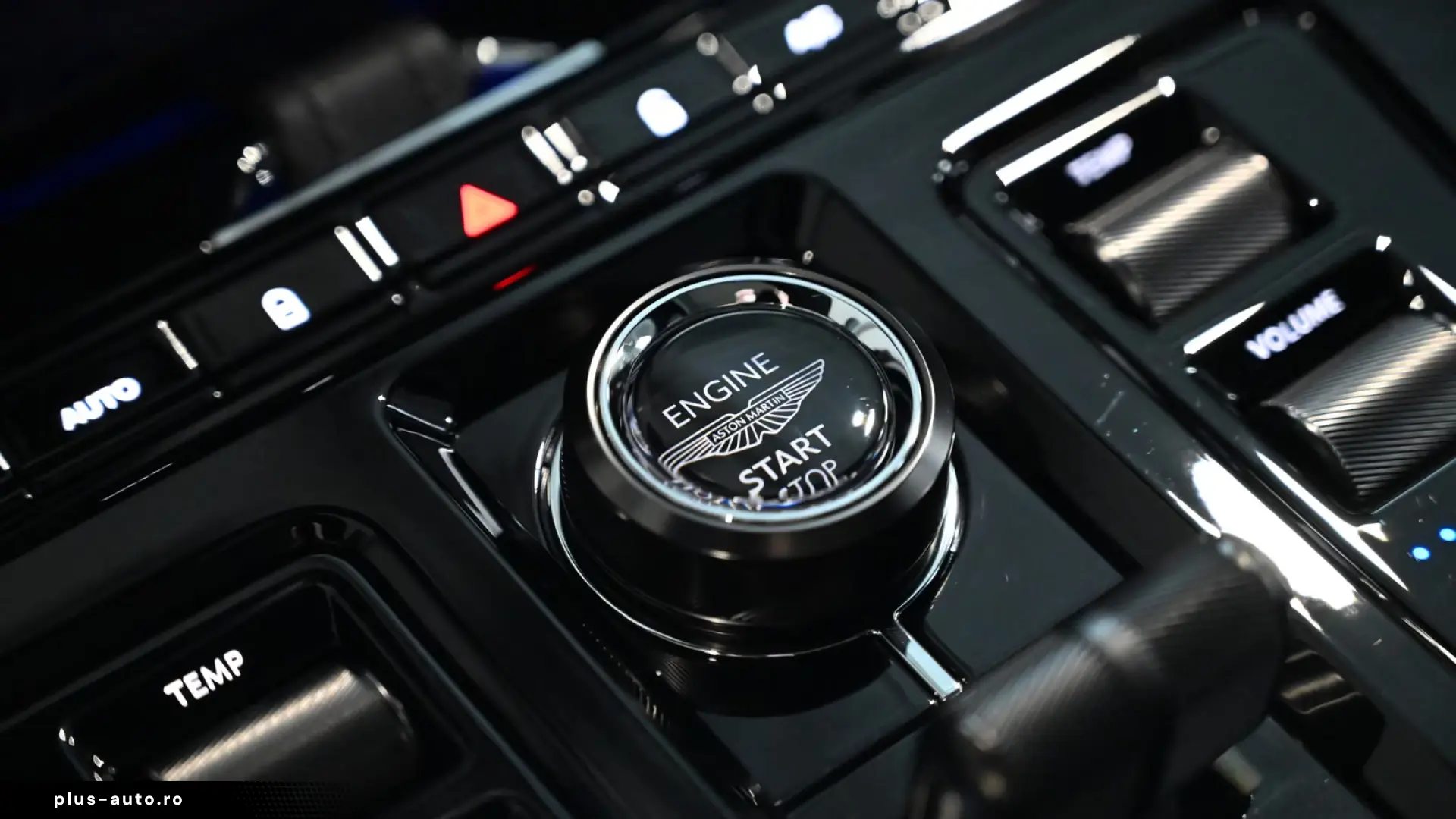 Aston Martin DBX S   727 CP • AWD • BOWERS & WILKINS • PANO