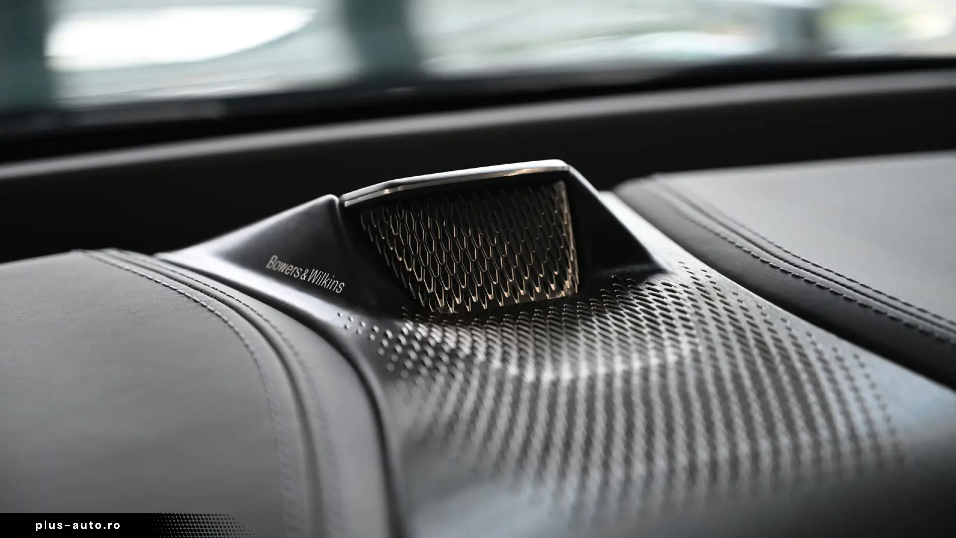 Aston Martin DBX S   727 CP • AWD • BOWERS & WILKINS • PANO