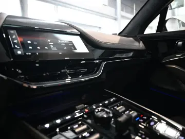 Aston Martin DBX S   727 CP • AWD • BOWERS & WILKINS • PANO
