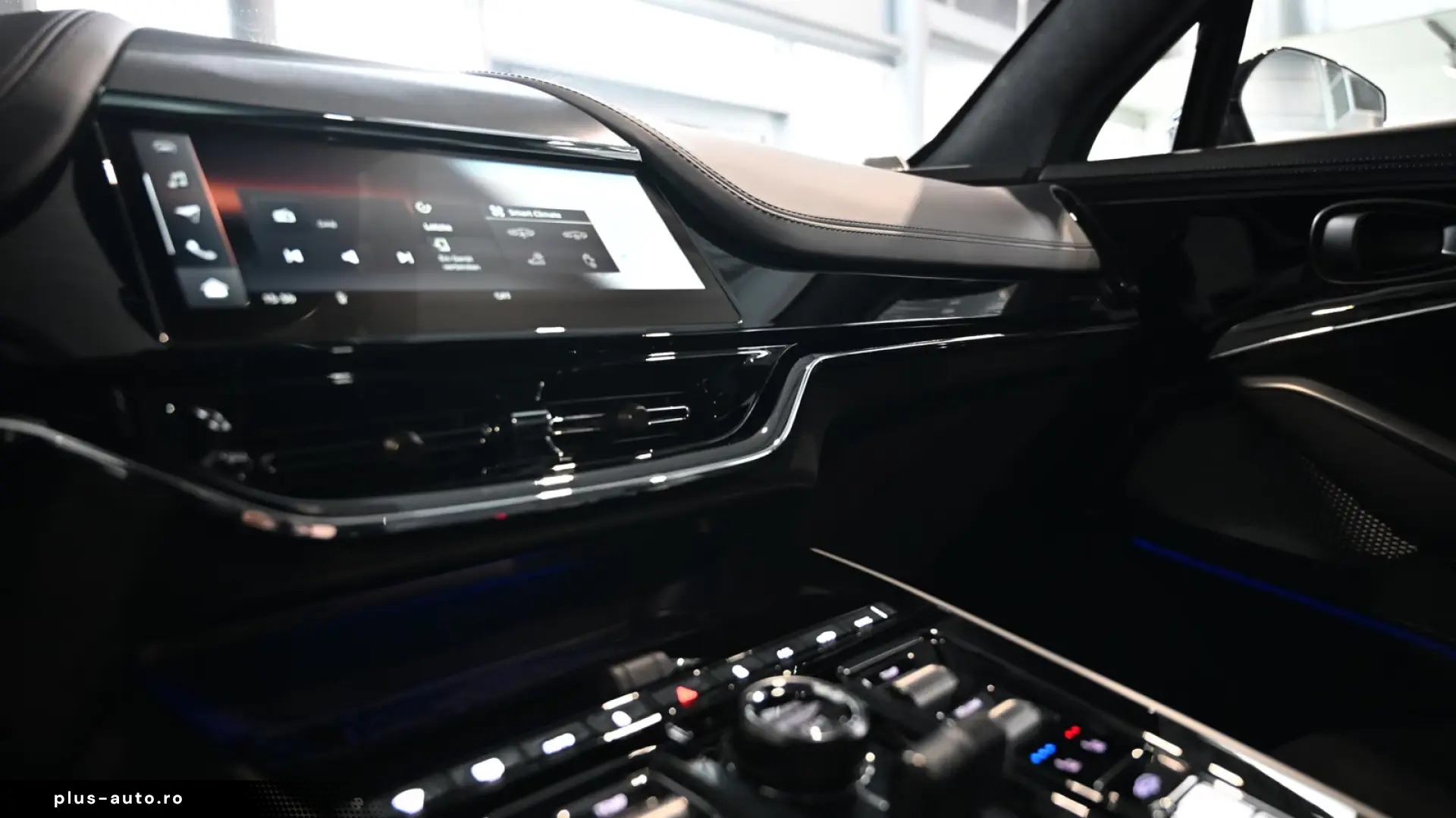 Aston Martin DBX S   727 CP • AWD • BOWERS & WILKINS • PANO