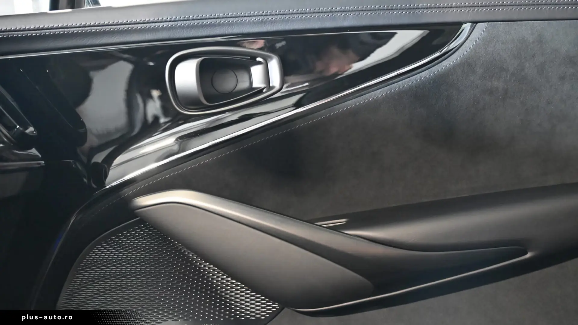 Aston Martin DBX S   727 CP • AWD • BOWERS & WILKINS • PANO