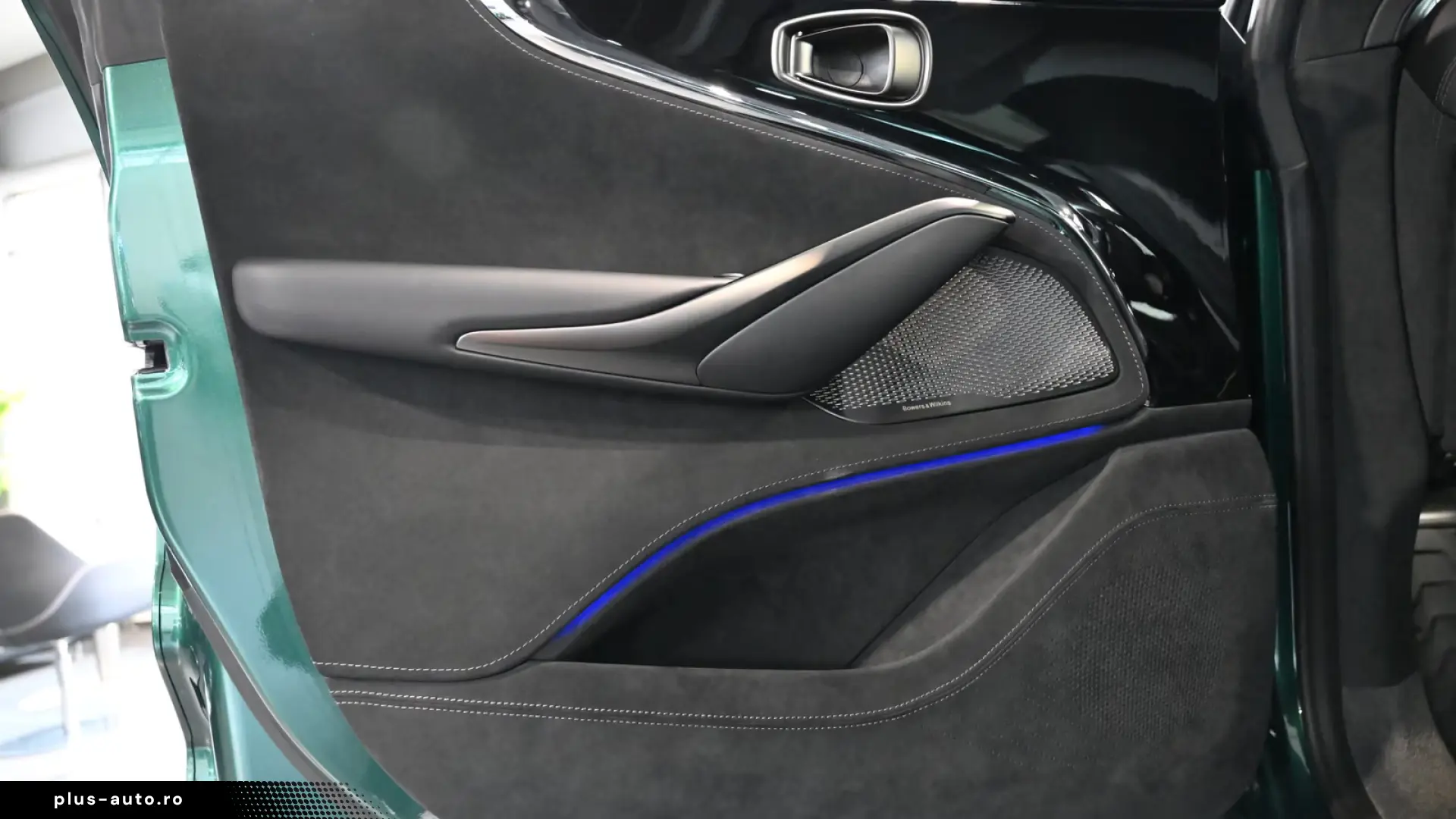 Aston Martin DBX S   727 CP • AWD • BOWERS & WILKINS • PANO