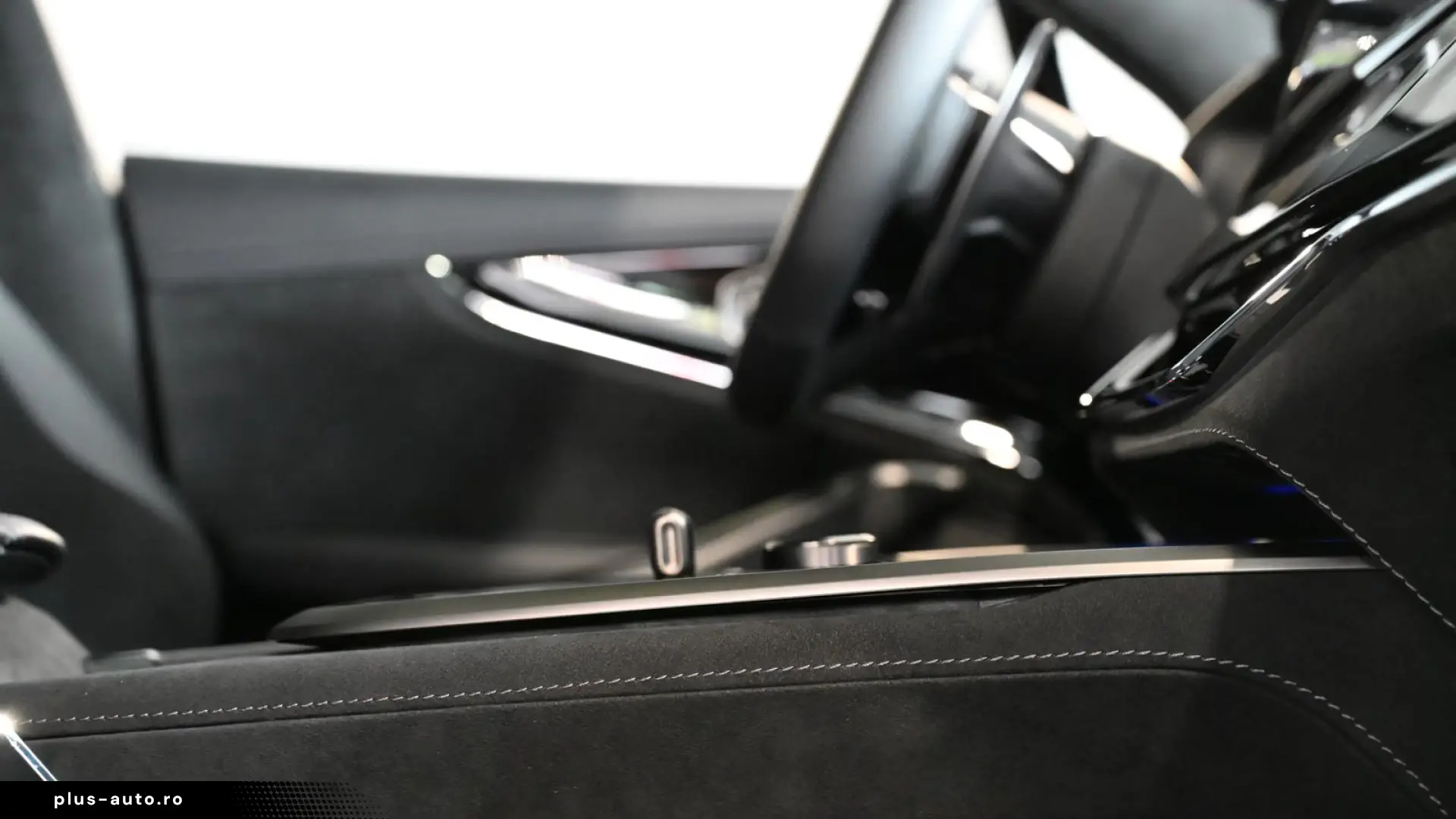 Aston Martin DBX S   727 CP • AWD • BOWERS & WILKINS • PANO