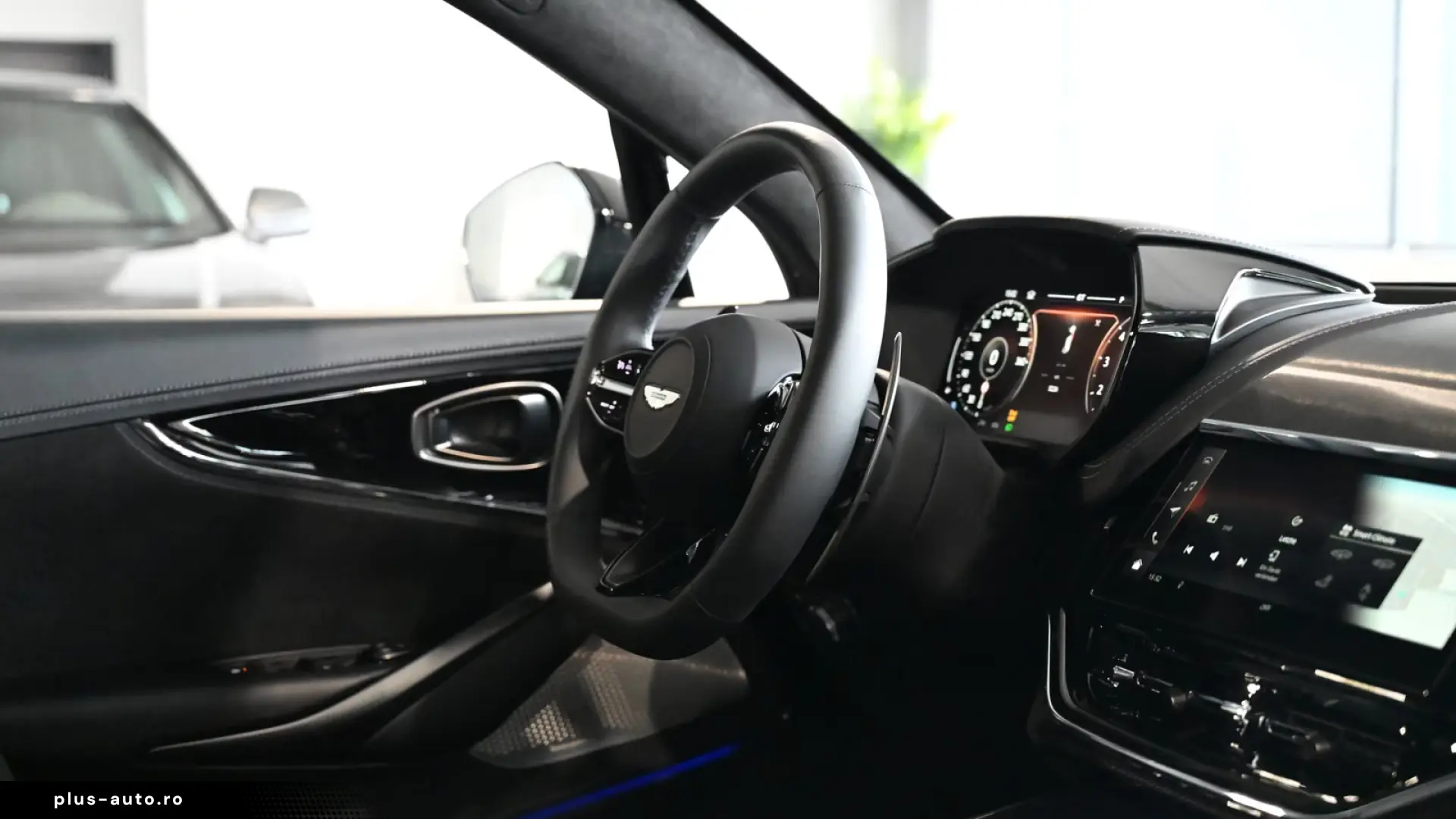 Aston Martin DBX S   727 CP • AWD • BOWERS & WILKINS • PANO