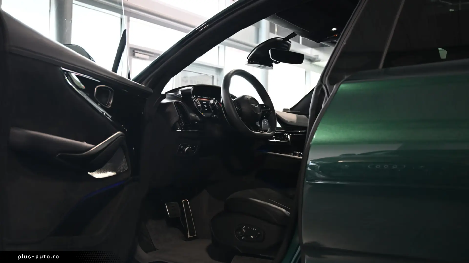 Aston Martin DBX S   727 CP • AWD • BOWERS & WILKINS • PANO