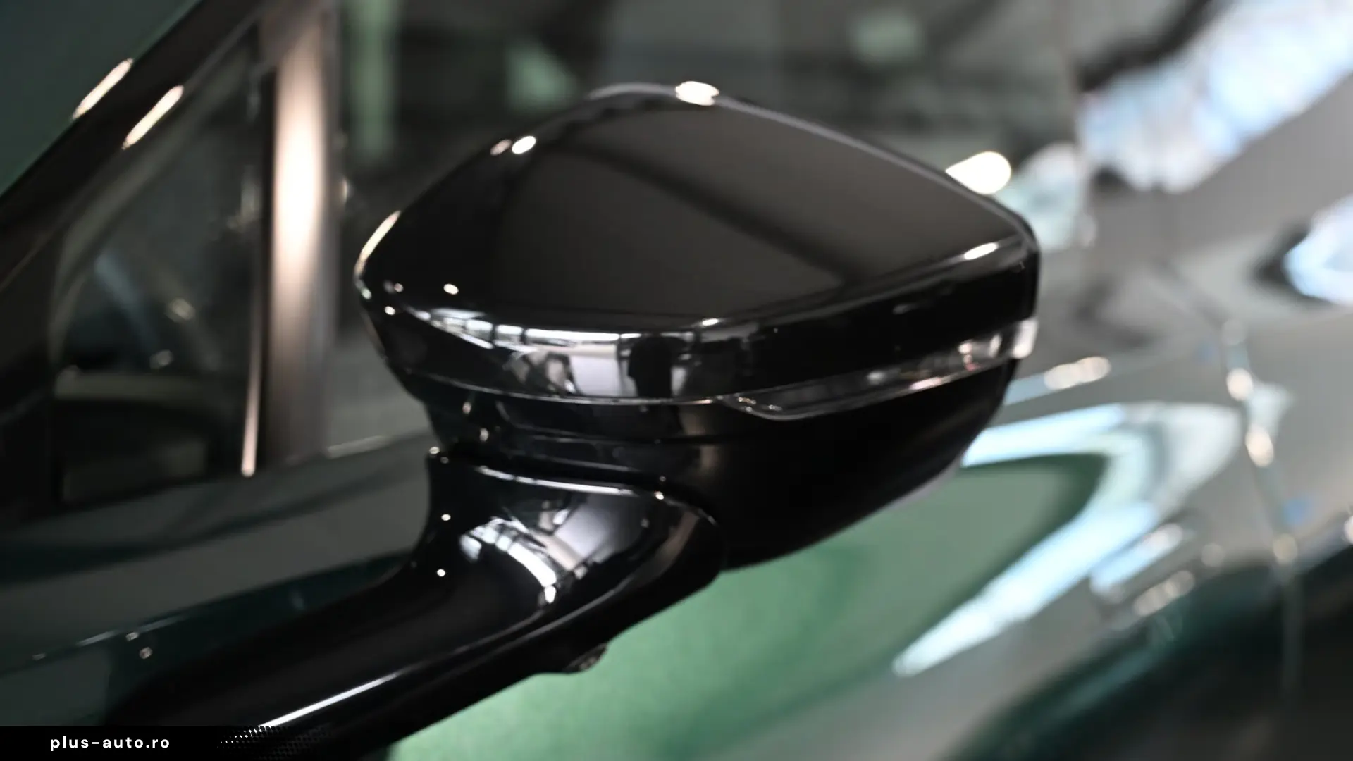 Aston Martin DBX S   727 CP • AWD • BOWERS & WILKINS • PANO