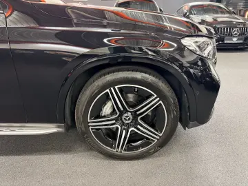 MERCEDES-BENZ GLC 300 d 4M Coupe AMG DISTR PANO LED …