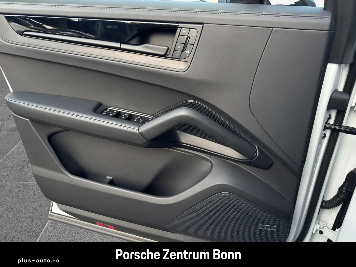 PORSCHE Cayenne E-Hybrid Black Edition