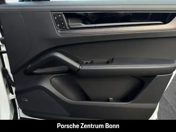 PORSCHE Cayenne E-Hybrid Black Edition