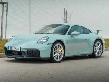 Porsche 992 Carrera 4 GTS T-Hybrid PCCB