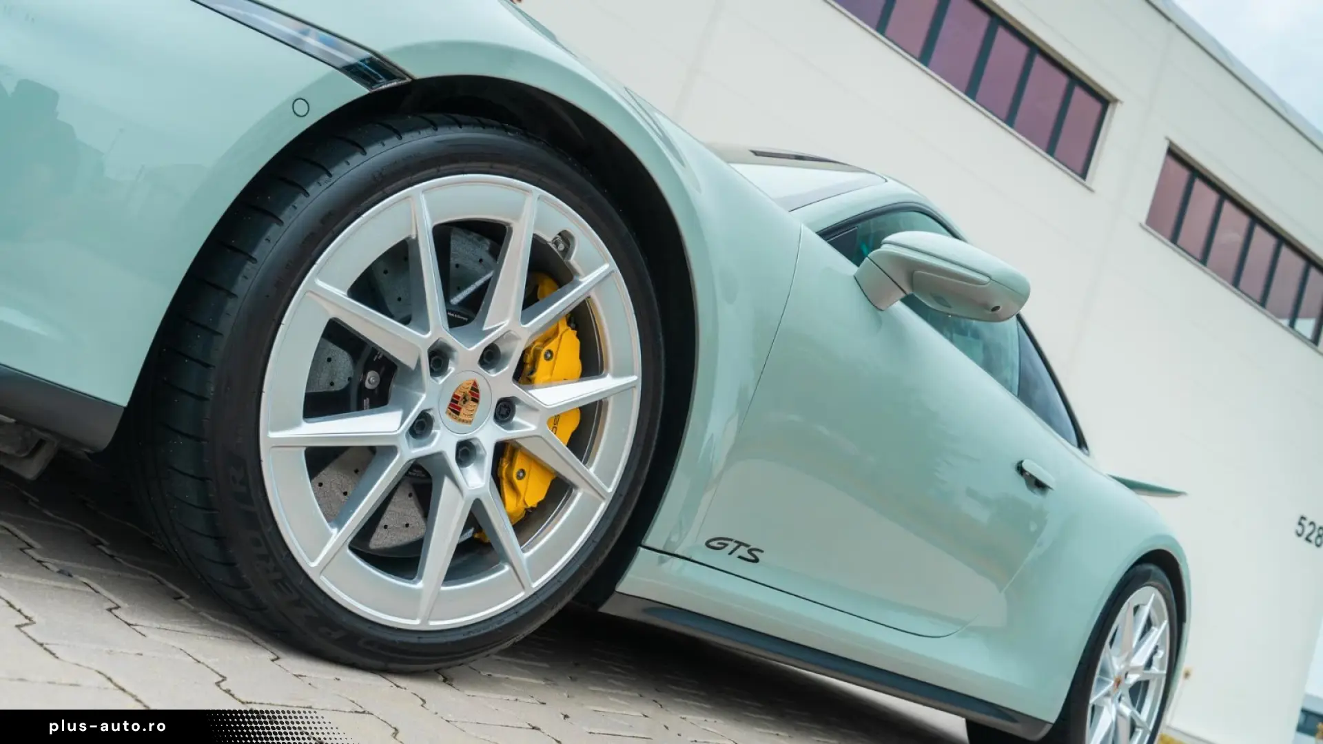 Porsche 992 Carrera 4 GTS T-Hybrid PCCB