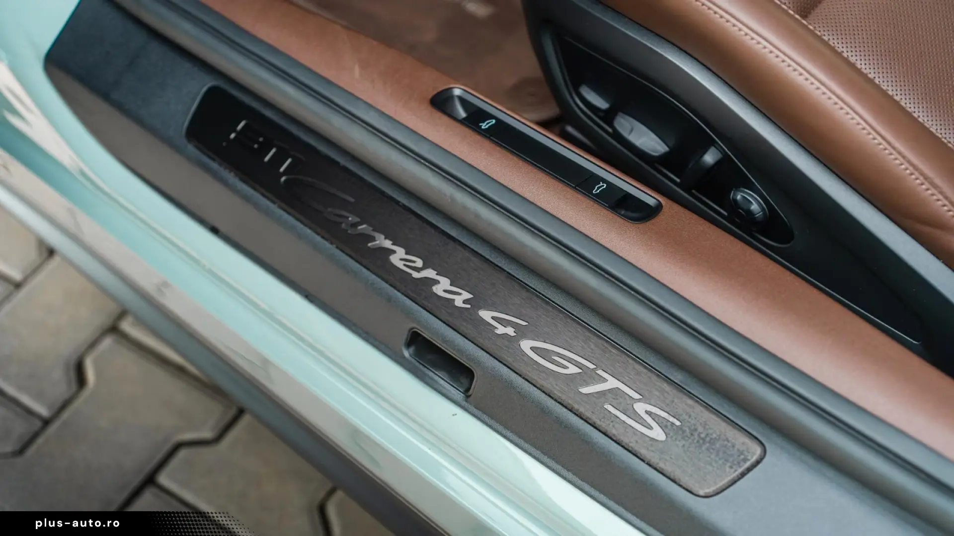 Porsche 992 Carrera 4 GTS T-Hybrid PCCB