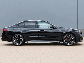 BMW 540d xDr M SPORT PRO PANO AHK STDHZ H&K HUD 21