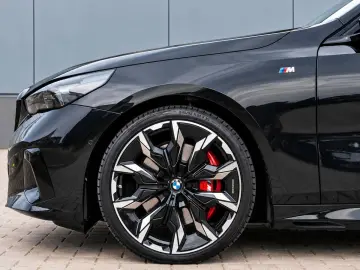 BMW 540d xDr M SPORT PRO PANO AHK STDHZ H&K HUD 21