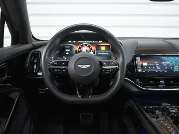 ASTON MARTIN DBX707 4.0 V8 Totwinkel 1.Hand 360  Nur…