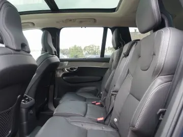 VOLVO XC90 Ultra T8 AWD Plug-in Pano B&W FourC AHK HUD