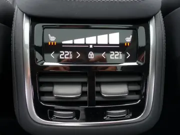 VOLVO XC90 Ultra T8 AWD Plug-in Pano B&W FourC AHK HUD